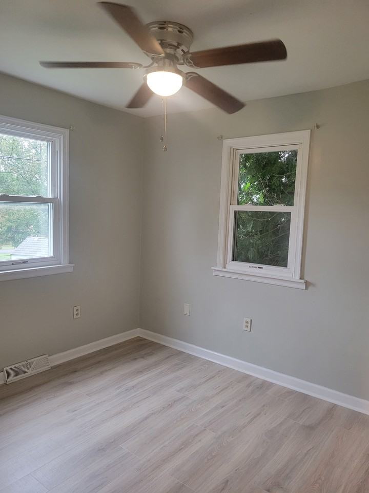 1087 Commonwealth Blvd - Photo 7 of 8