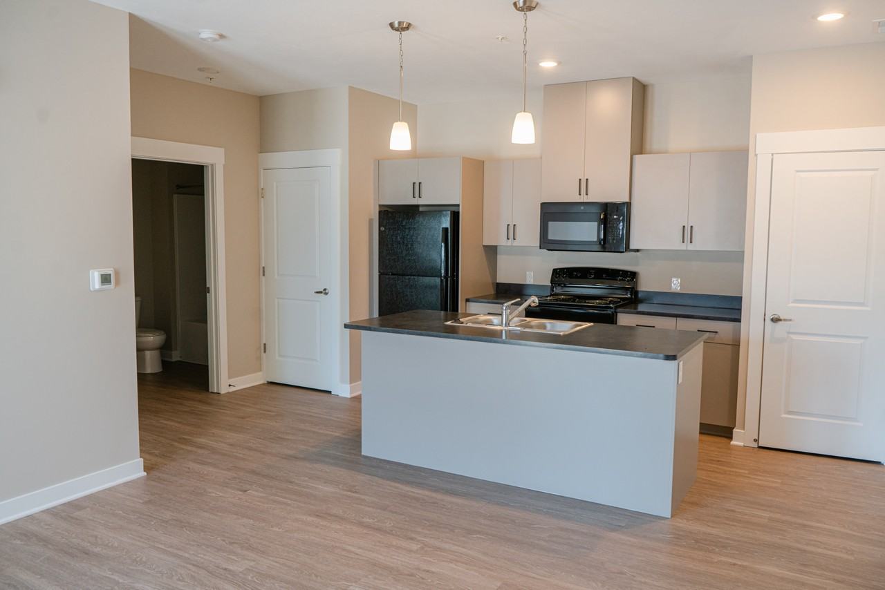 2151 Heyboer Dr - Photo 3 of 18