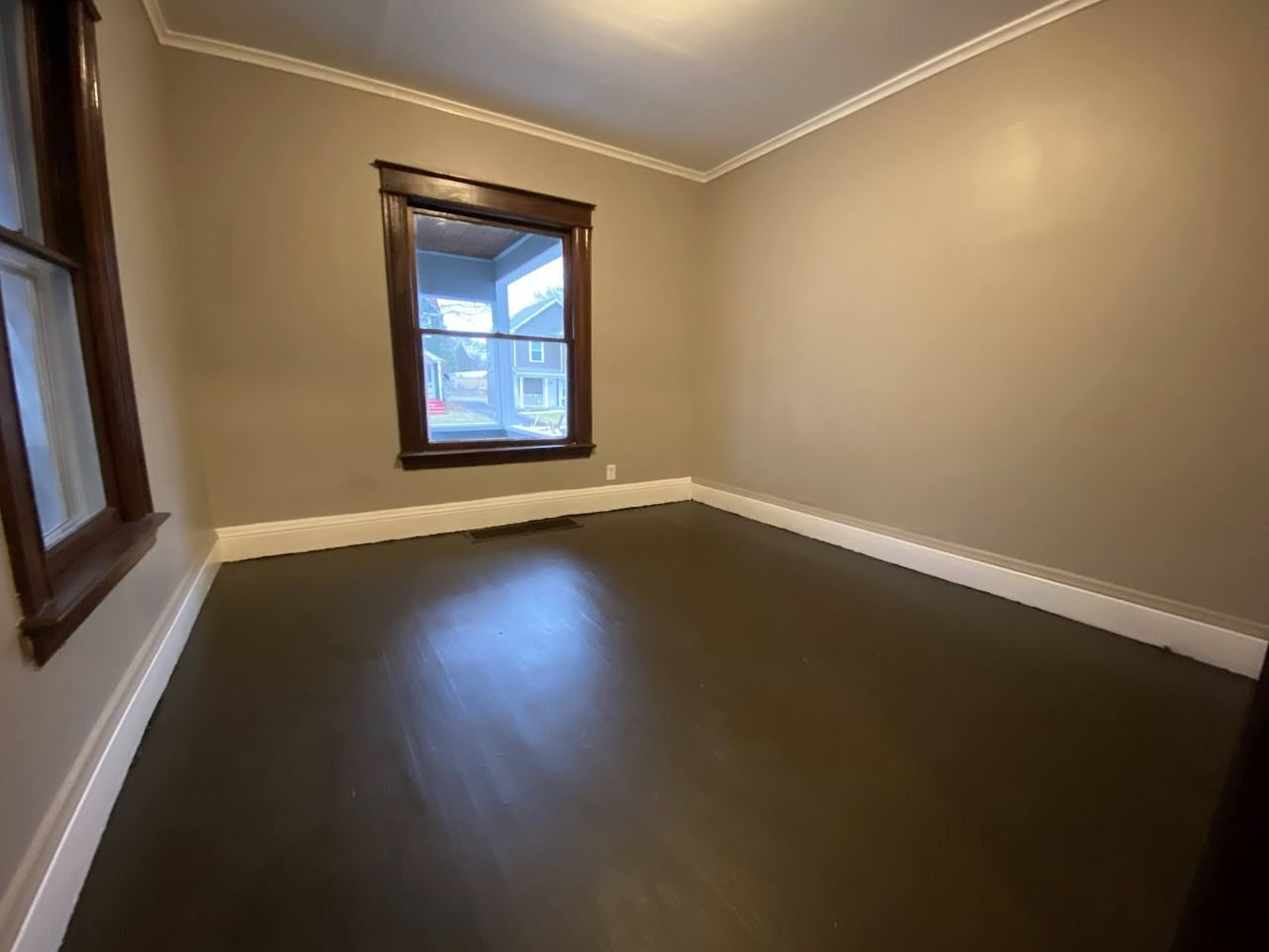 293-295 Kenwood Ave - Photo 4 of 15