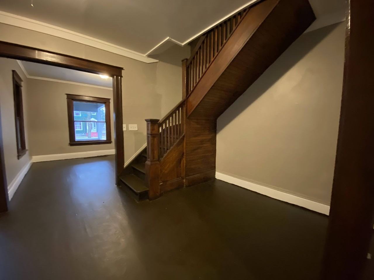 293-295 Kenwood Ave - Photo 6 of 15