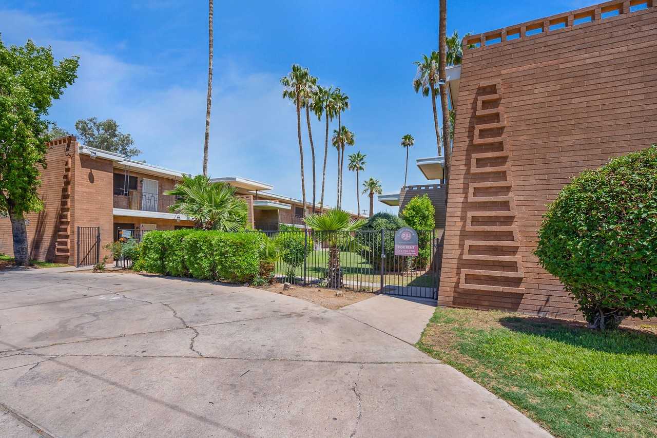 420 E Mcmurray Blvd - Photo 2 of 46