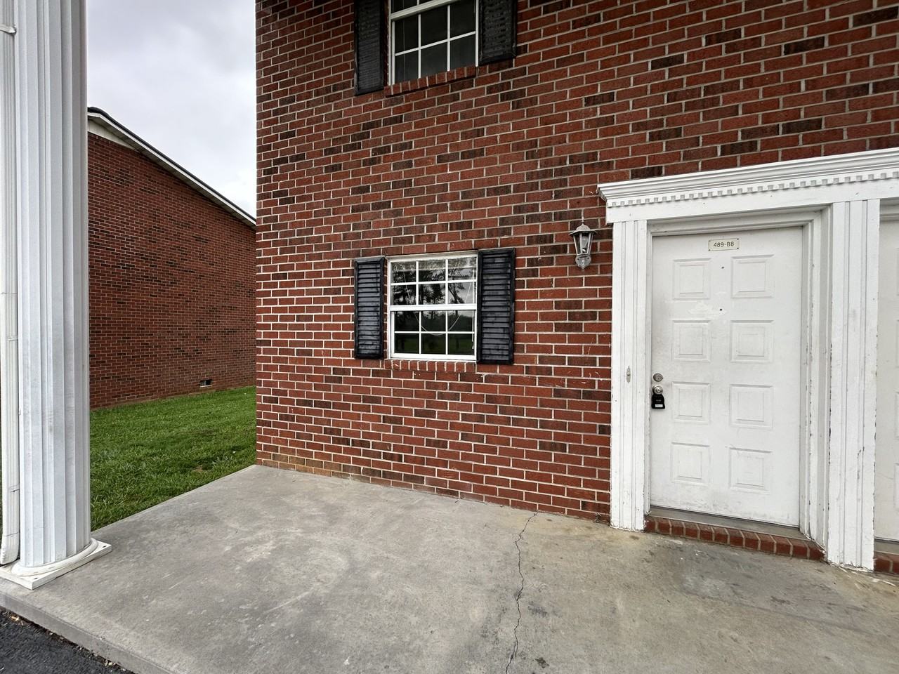 489 Nicholas St Se - Photo 3 of 6