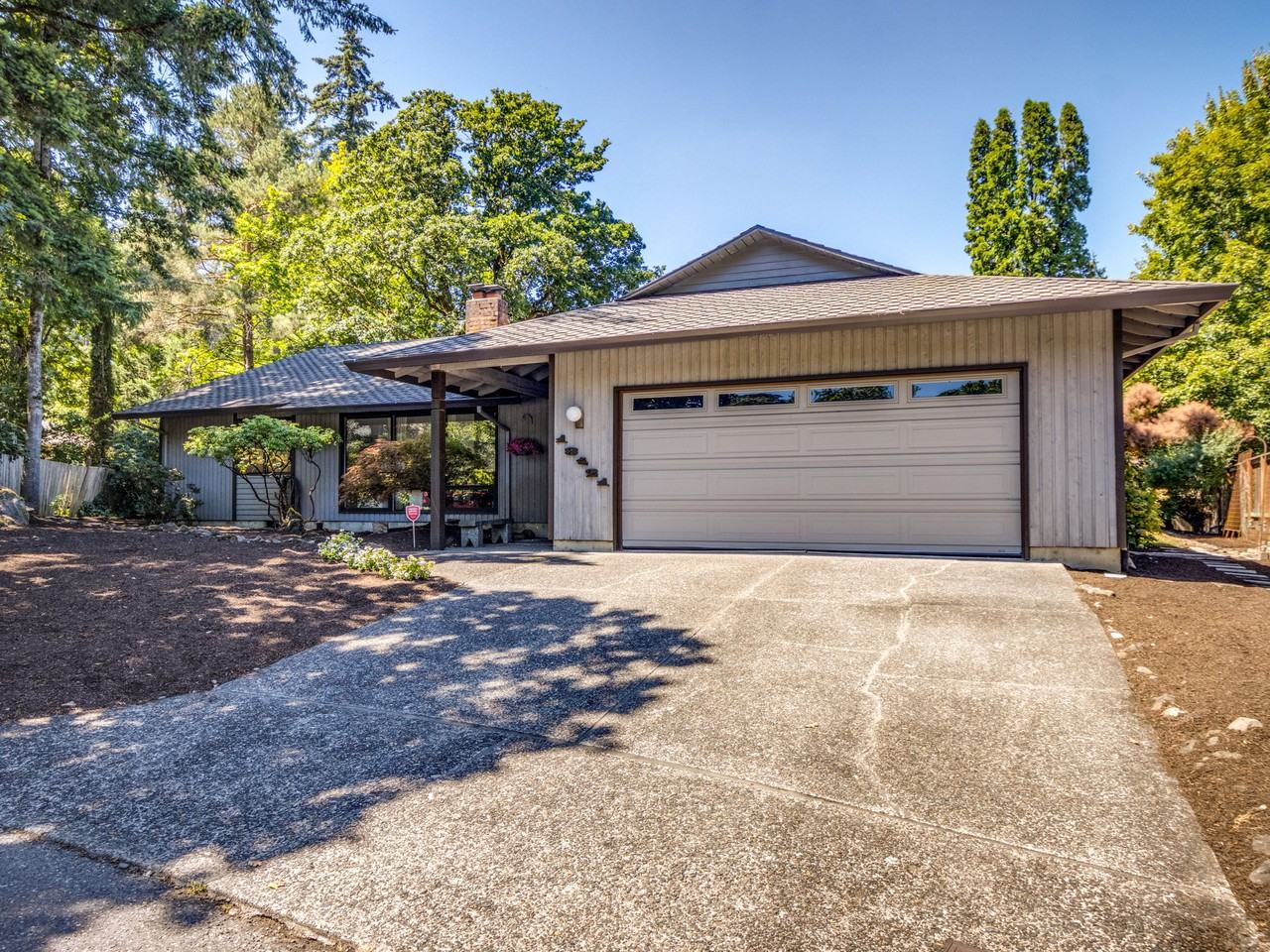 18421 Indian Creek Dr - Photo 3 of 40