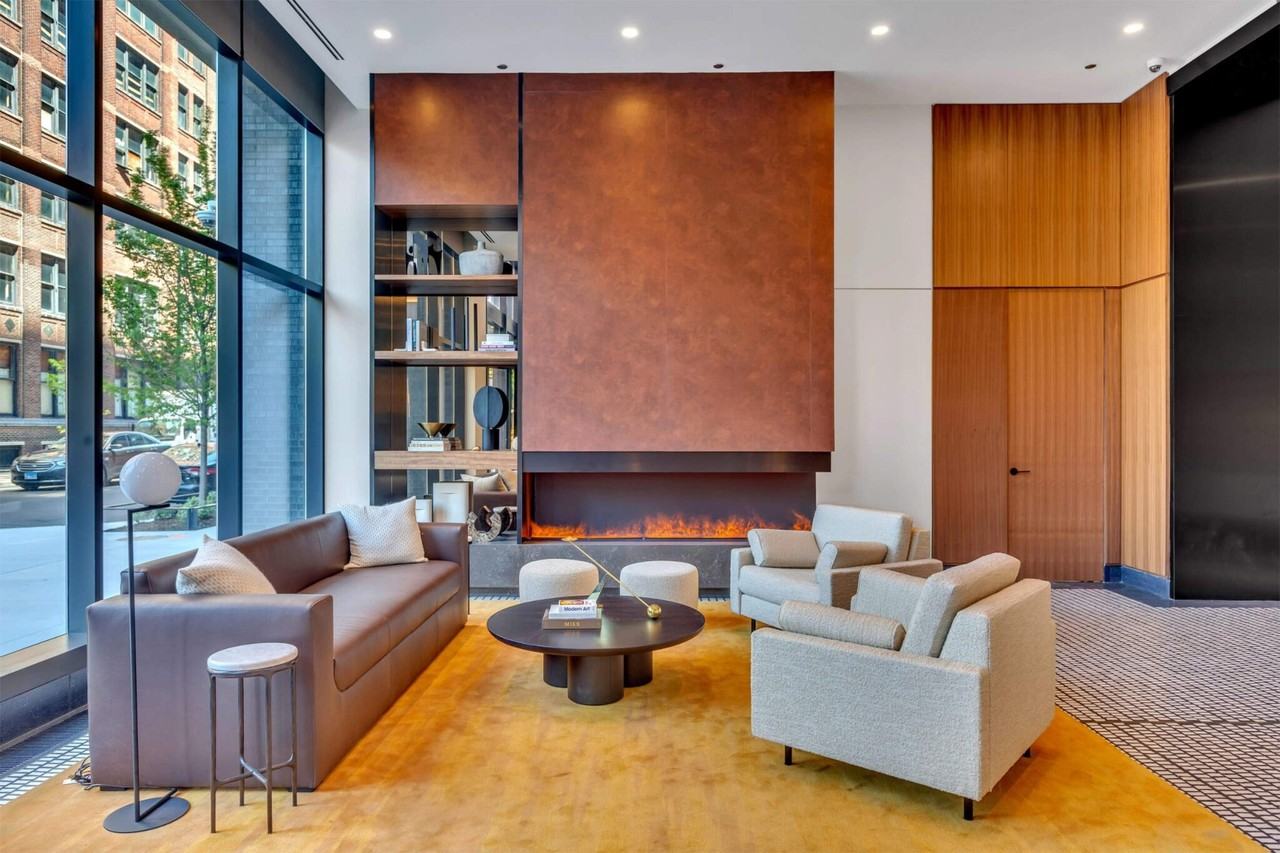 1101 W Van Buren St #1614