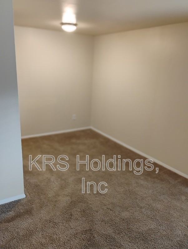 1231 Nelson St #C - Photo 3 of 8