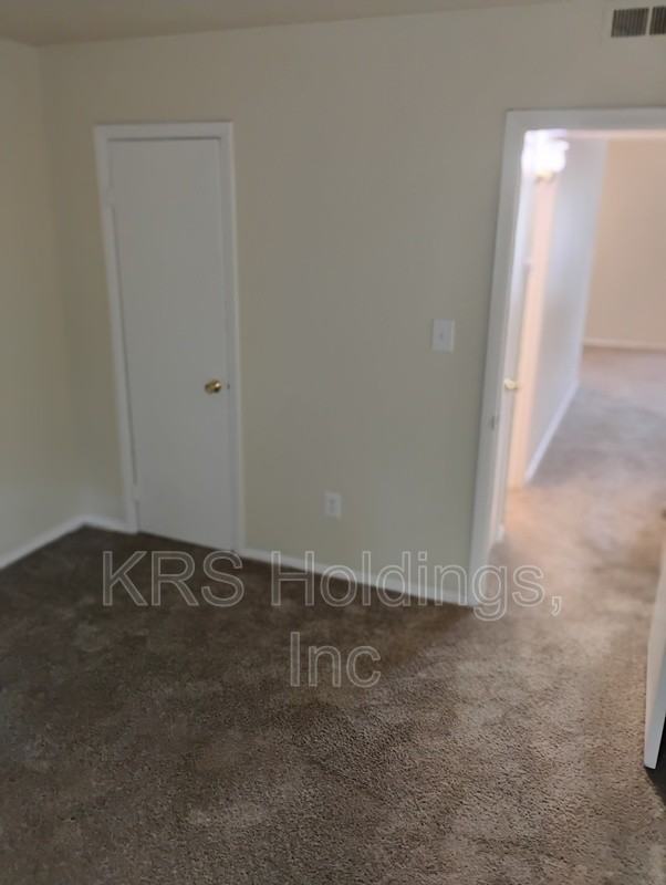 1231 Nelson St #C - Photo 4 of 8