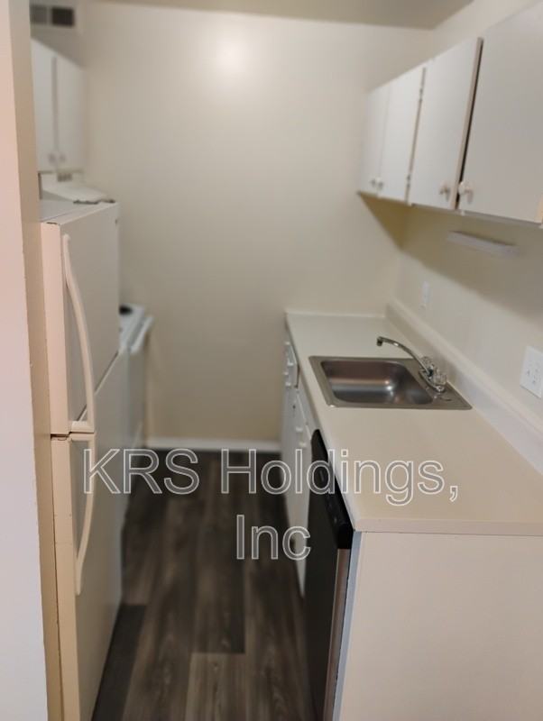 1231 Nelson St #C - Photo 7 of 8