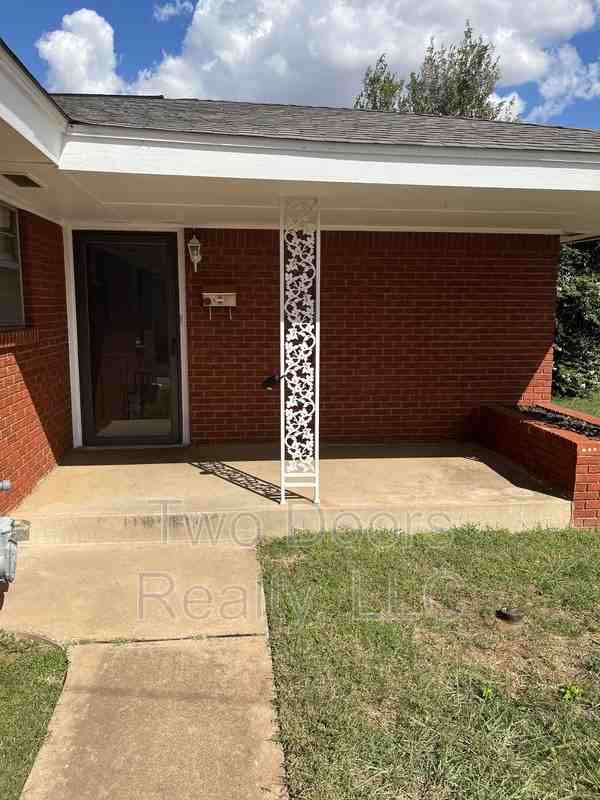 641 Sw 53rd St - Photo 2 of 17