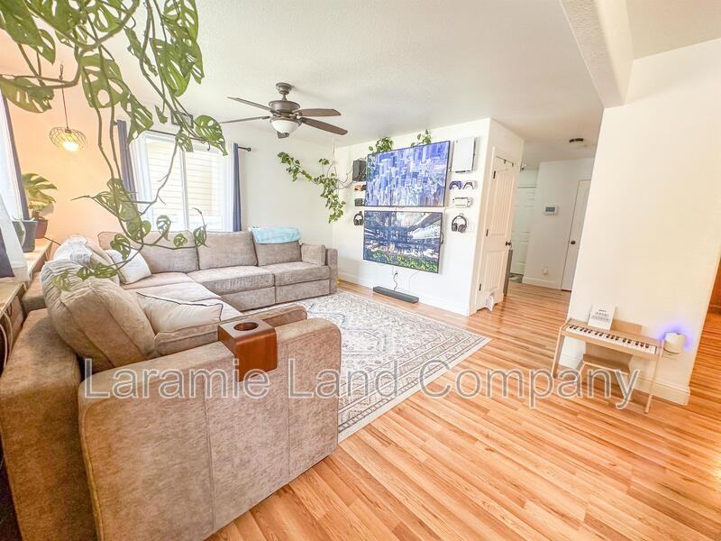 4135 Moraine St - Photo 3 of 15