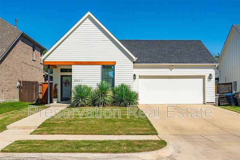 2821 Townsend Dr - Photo 3 of 17