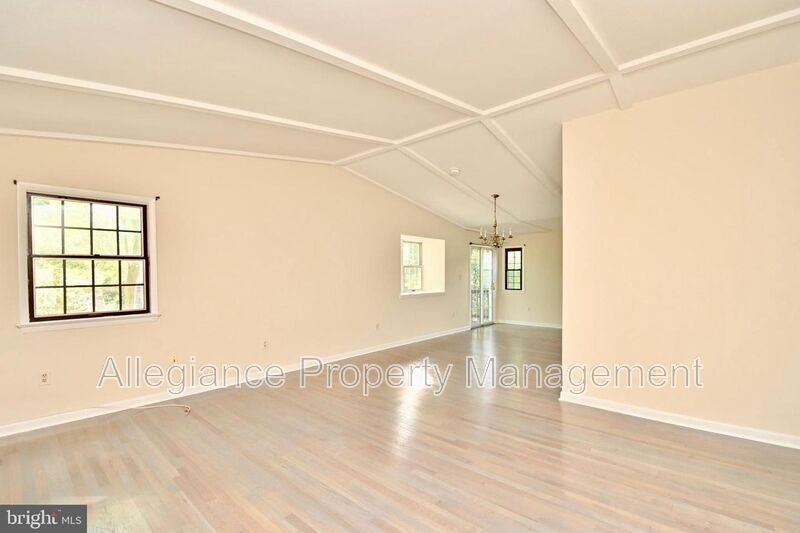 2501 Stirrup Ln - Photo 2 of 35