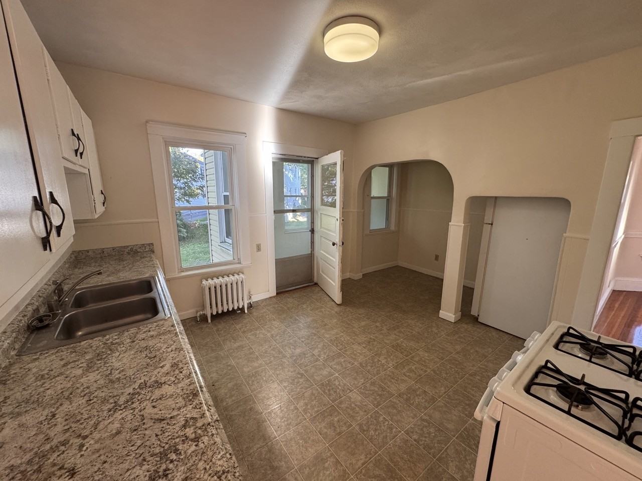 44 Wilson Ave - Photo 3 of 22