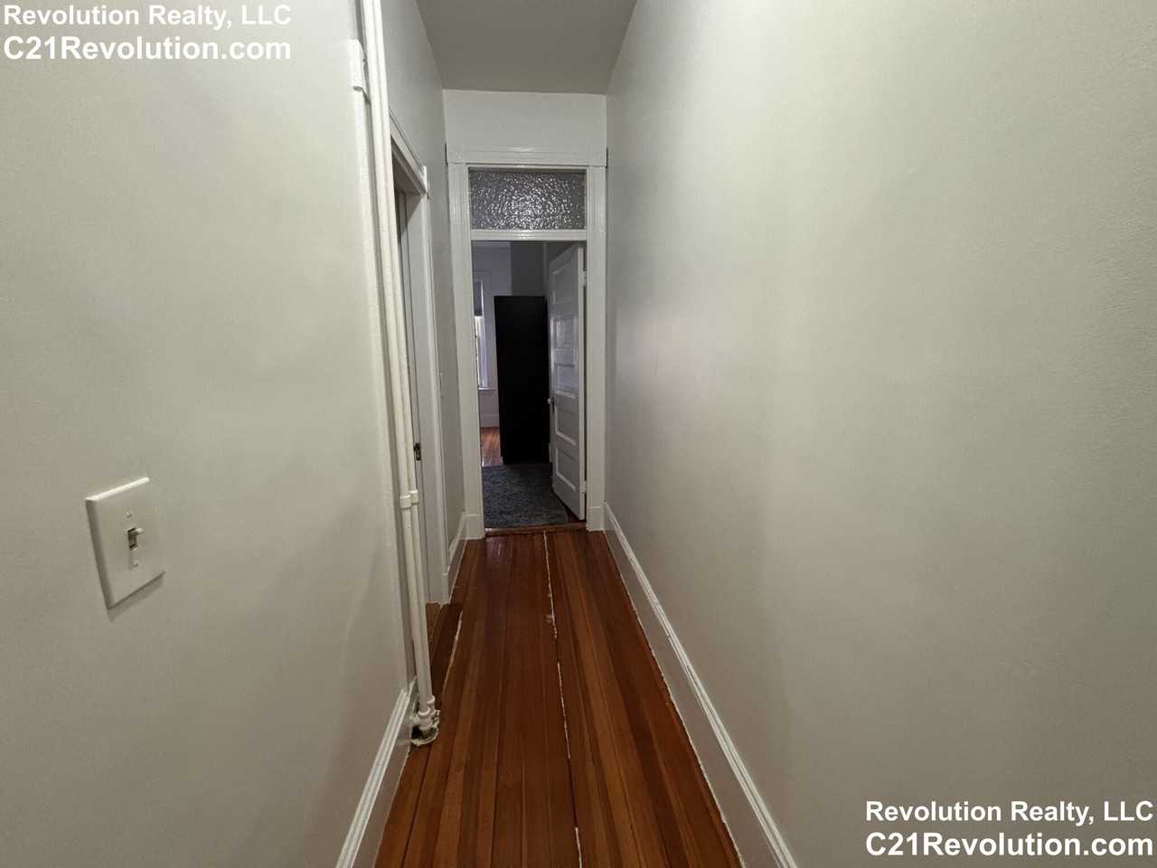 27 Peterborough St #8 - Photo 4 of 7