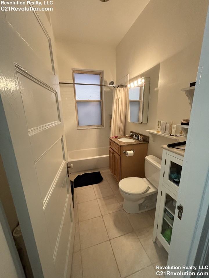 27 Peterborough St #8 - Photo 5 of 7