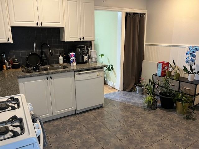 59 Moberly Ave - Photo 3 of 10