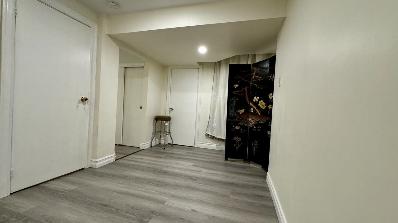 111 Courtlands Drive - Photo 2 of 39