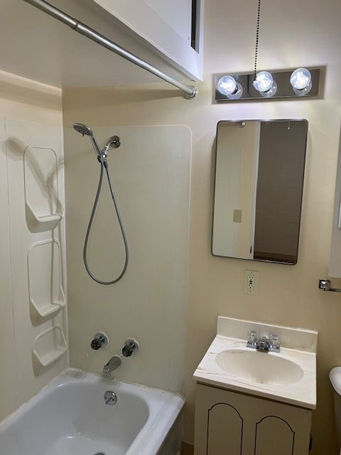 837 Avenue C #F - Photo 6 of 8
