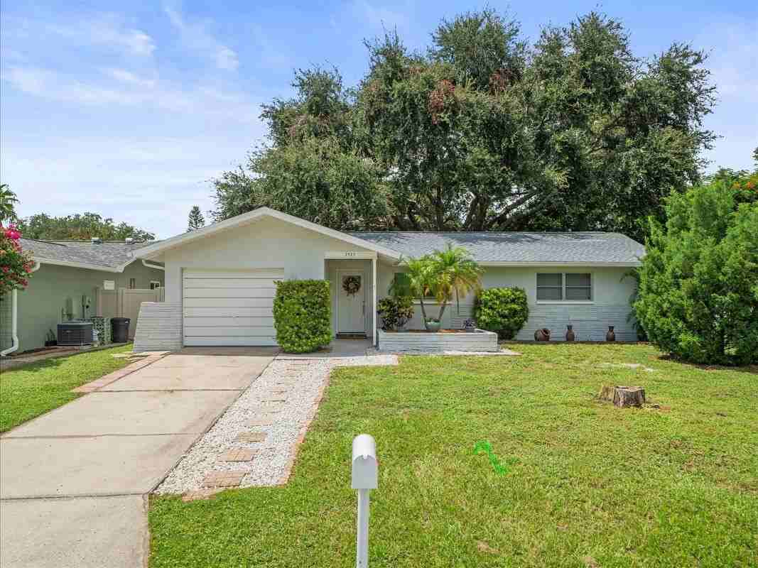 2523 Blackwood Cir - Photo 2 of 17