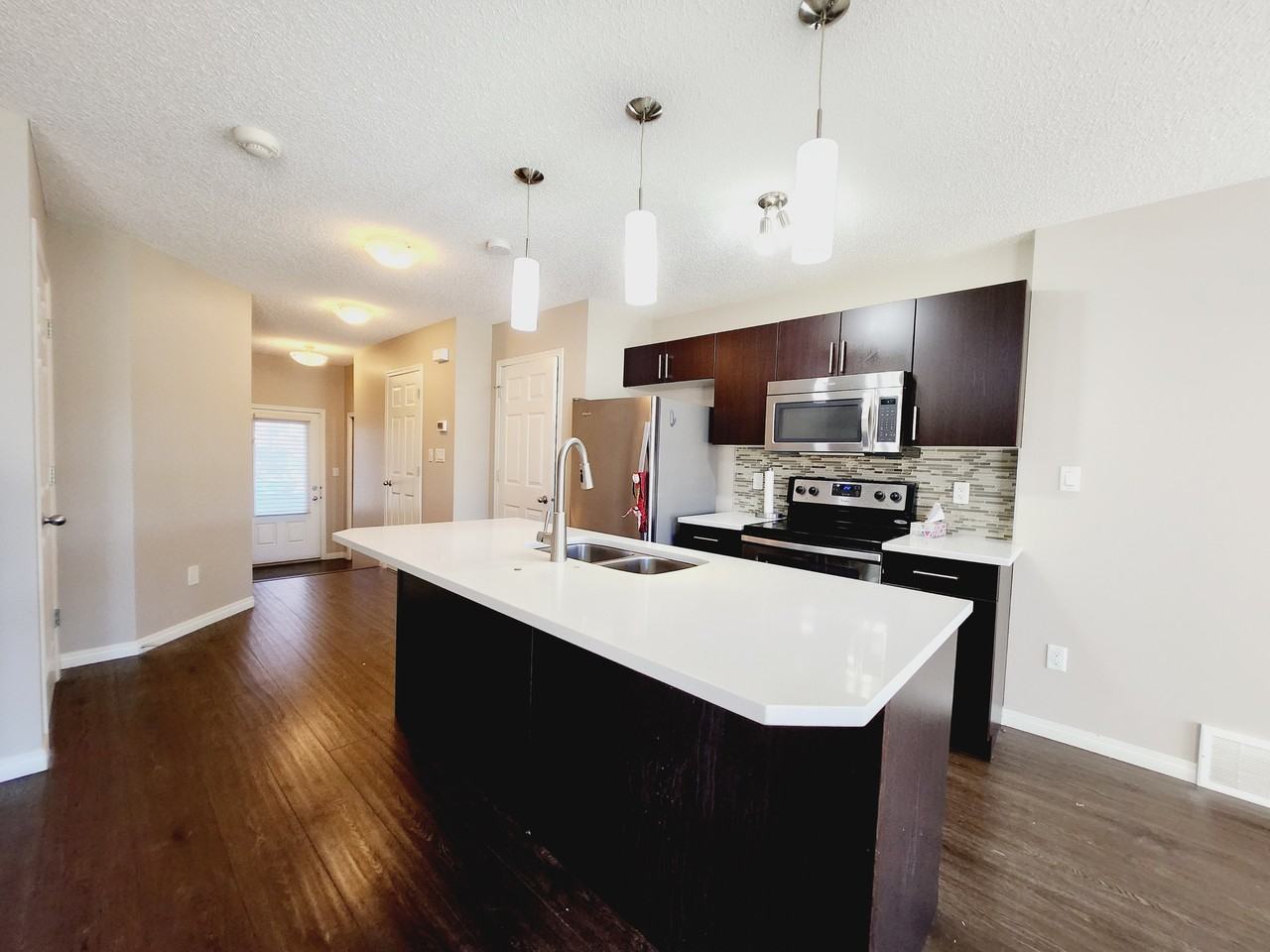 2170 67 St Sw - Photo 2 of 26