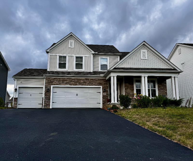 731 Holbrook Dr - Photo 2 of 14