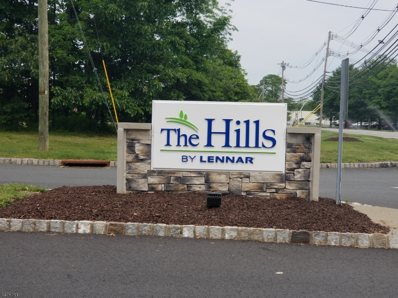 1606 Parkview Ln - Photo 2 of 9