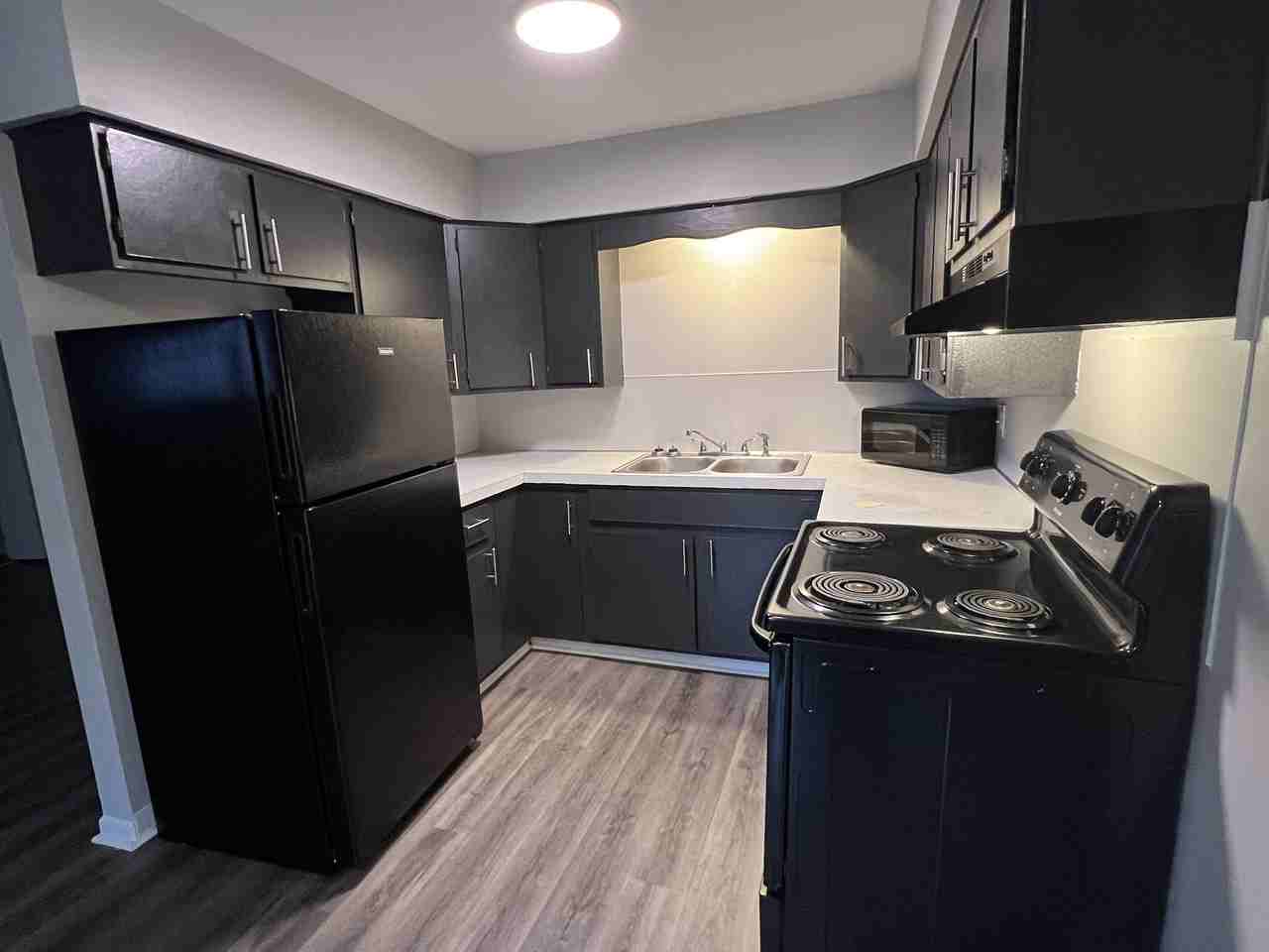 London House - Photo 5 of 15