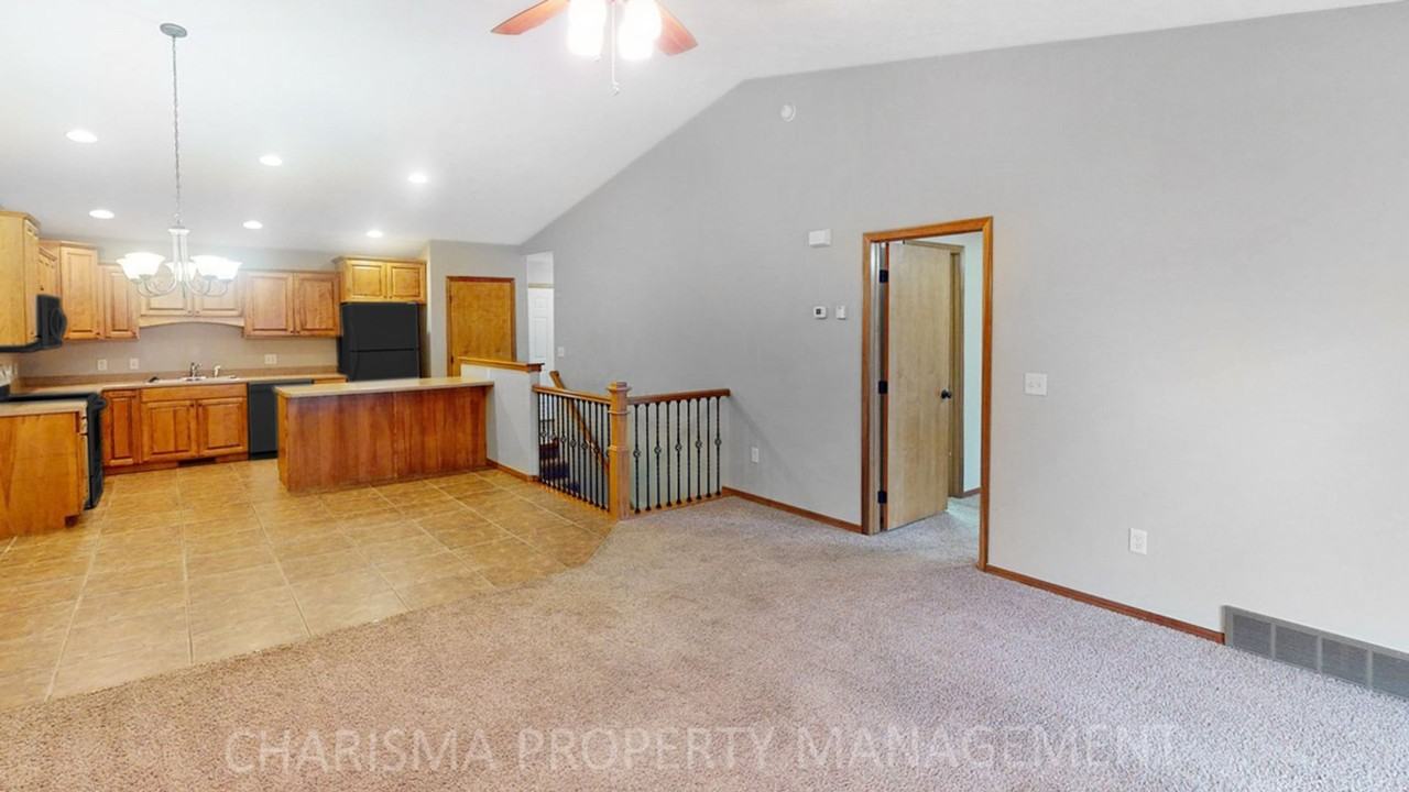 5503 W Rebecca St - Photo 2 of 30