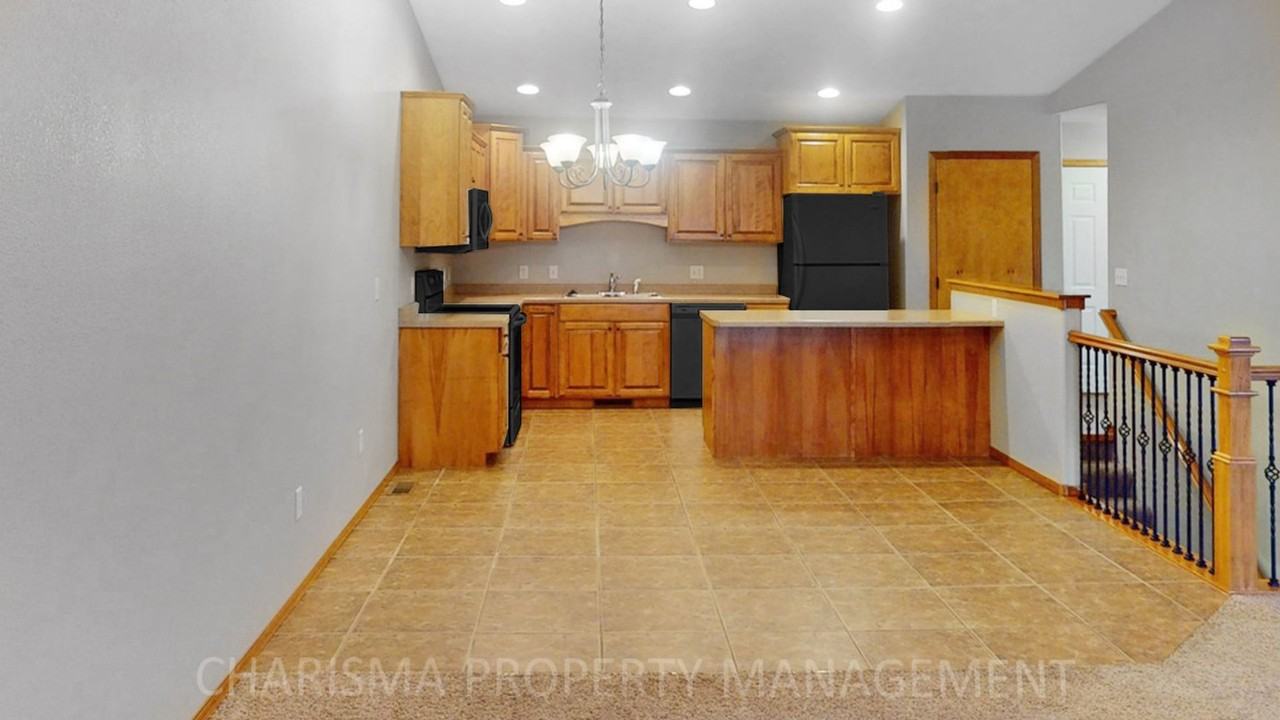 5503 W Rebecca St - Photo 7 of 30