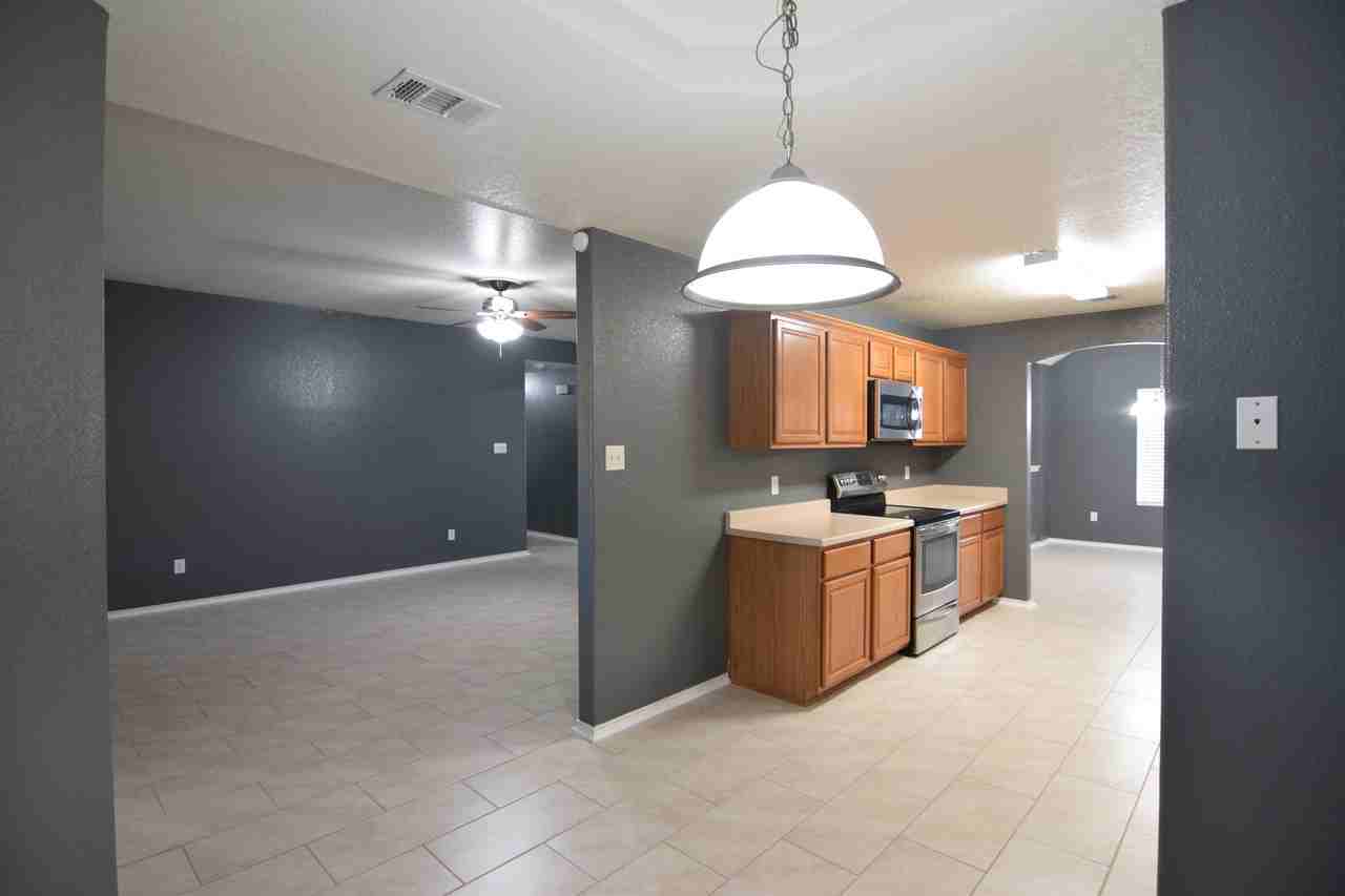 401 Dixon Dr #NA - Photo 4 of 29