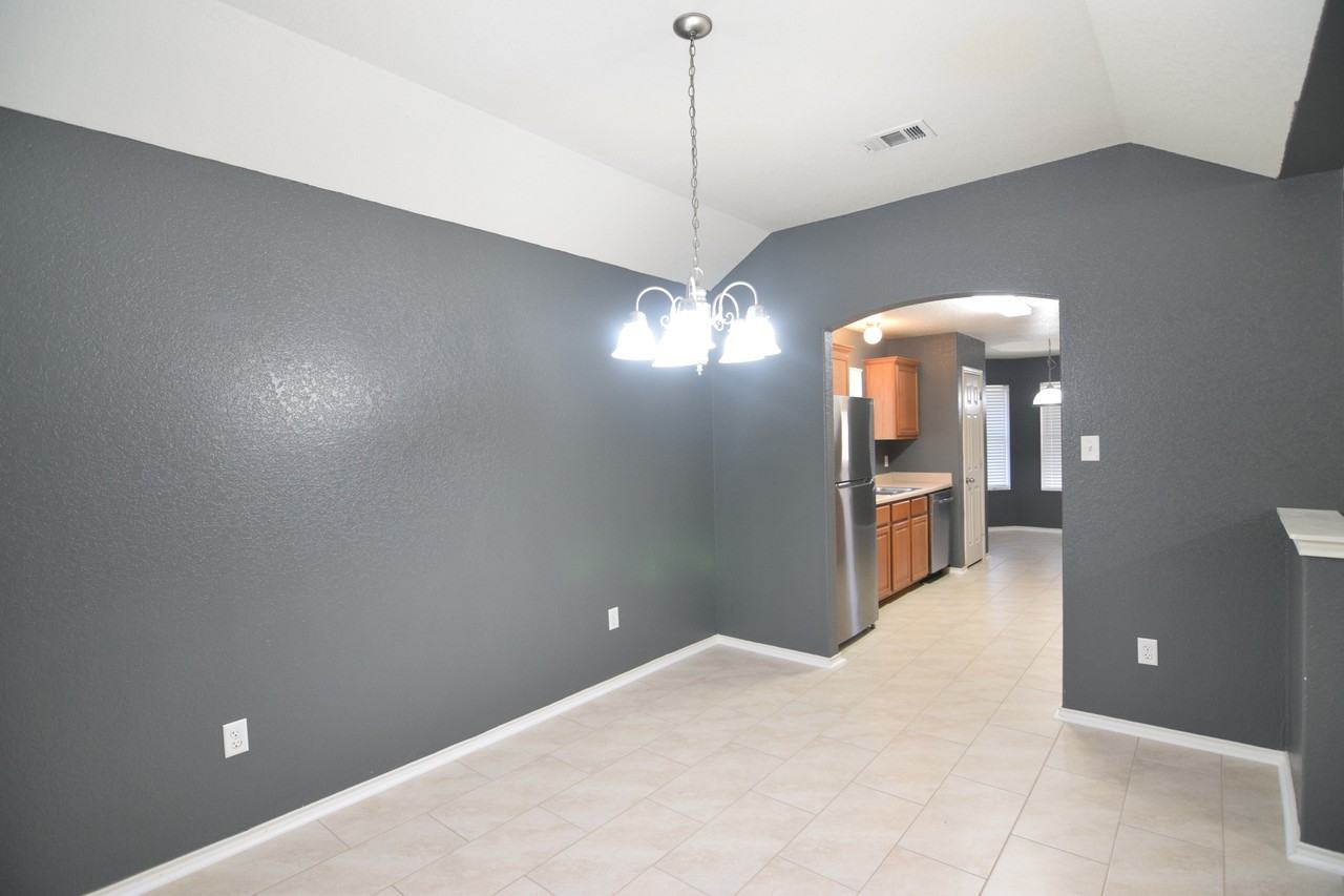 401 Dixon Dr #NA - Photo 5 of 29