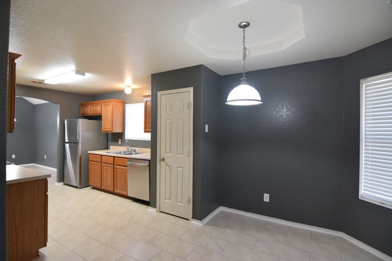 401 Dixon Dr #NA - Photo 7 of 29