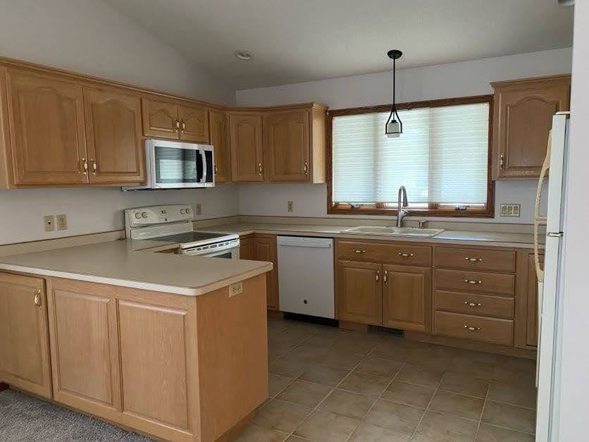 912 Becker Ave Sw #1 - Photo 3 of 5