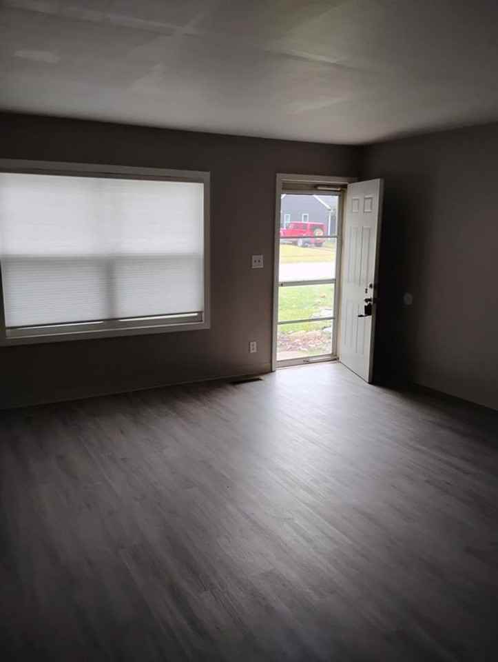 2004 Whitcomb Ave - Photo 2 of 10