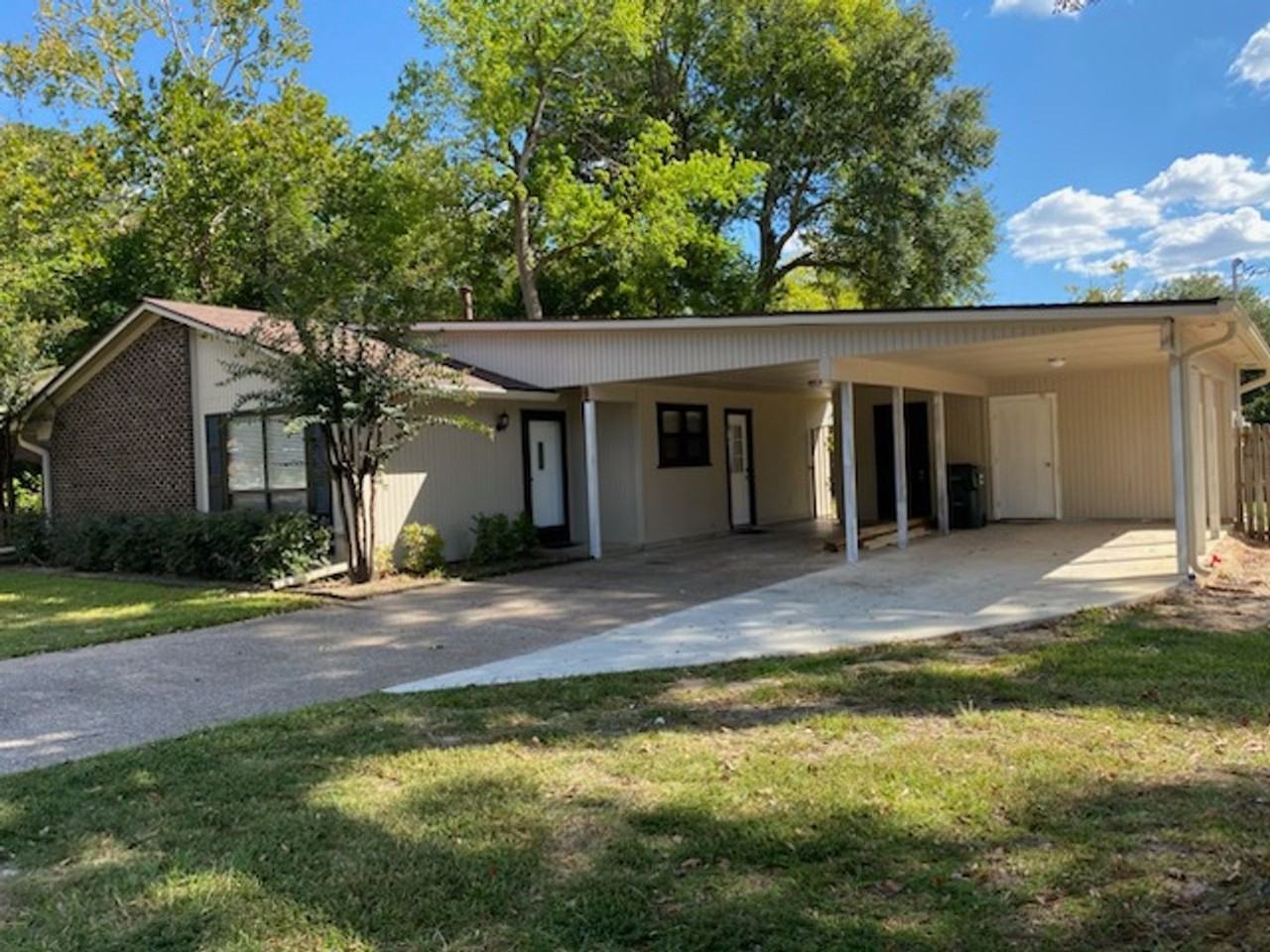 2725 Amy Ln - Photo 3 of 23