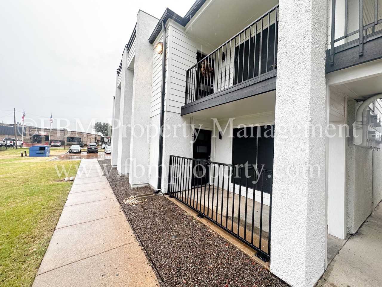 Colonial Place - Photo 2 of 30