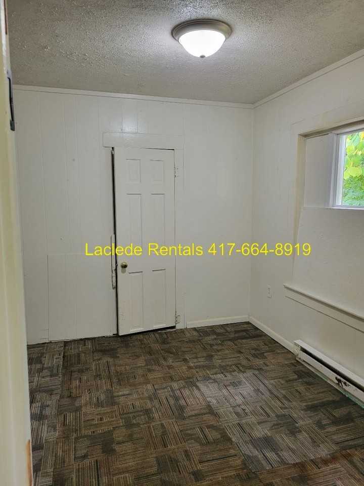 540 Center St - Photo 6 of 8