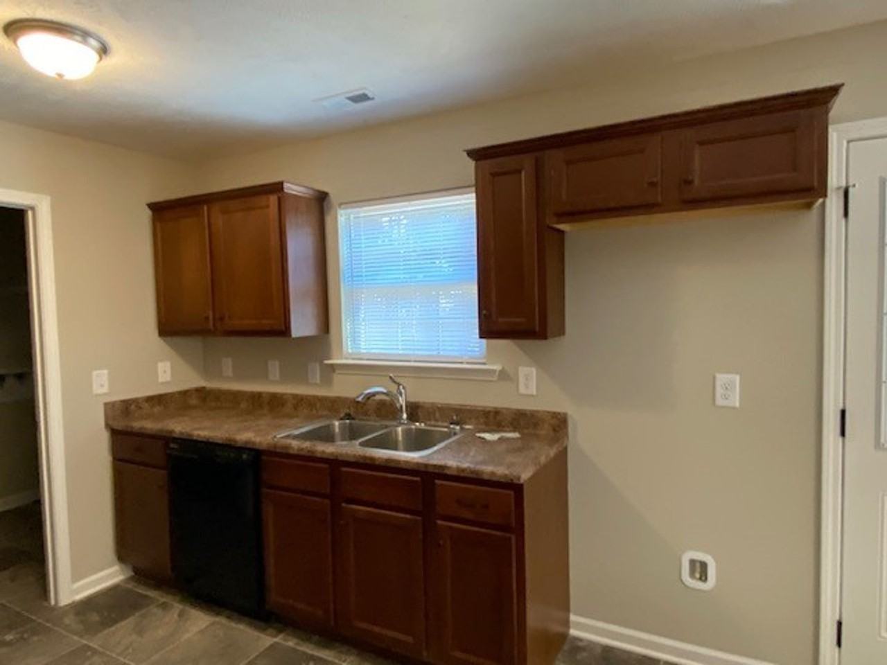 257 Grace Ct - Photo 5 of 12