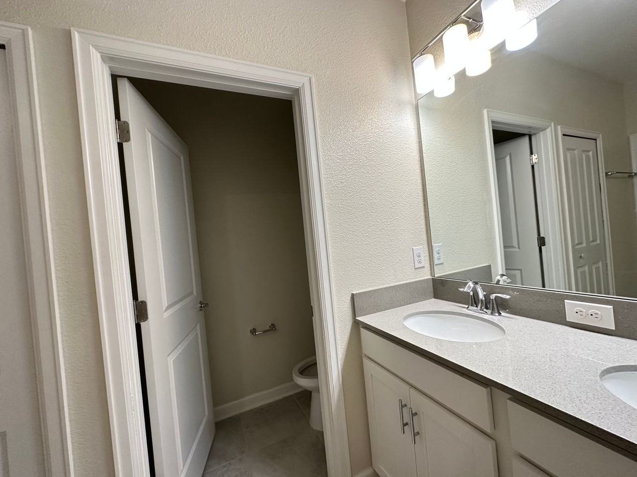 2935 Satire St - Photo 4 of 16