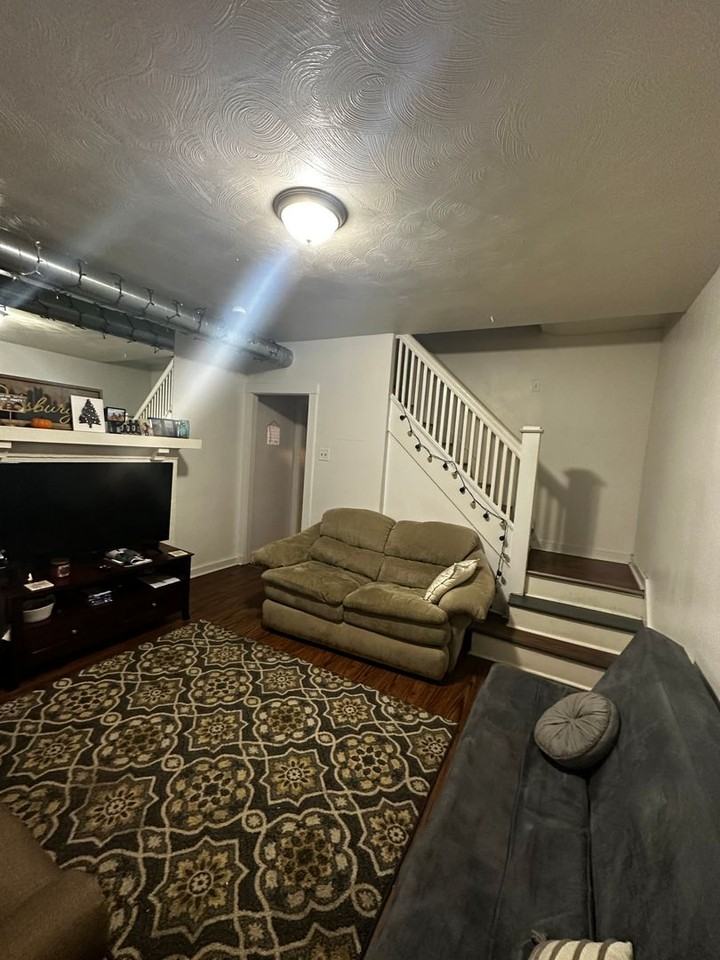 230 Chesterfield Rd - Photo 3 of 20