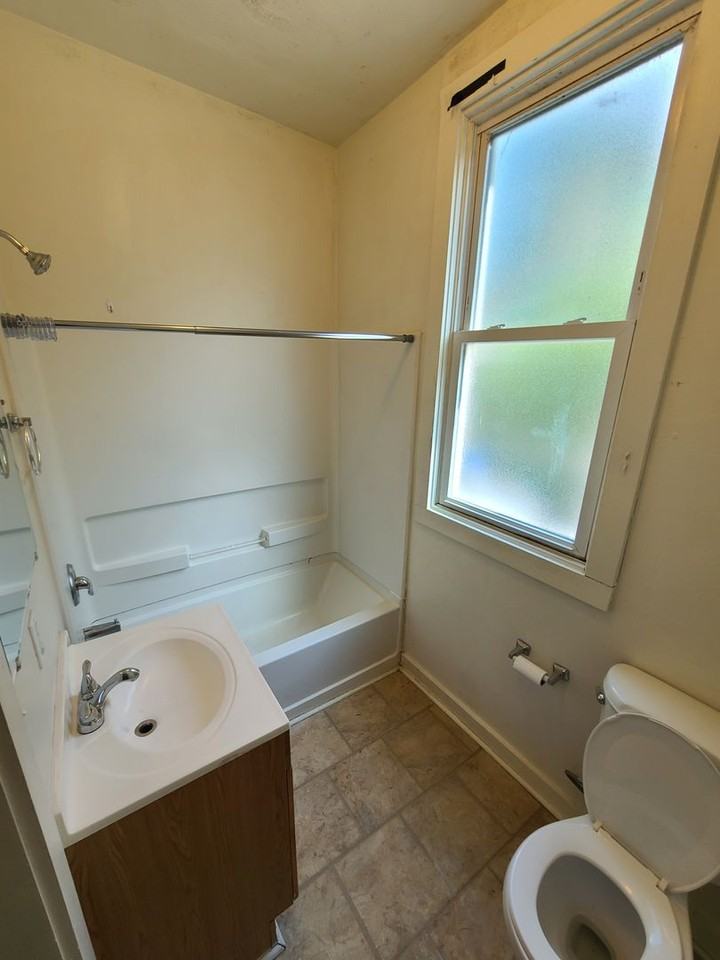 3418 Bates St - Photo 6 of 17