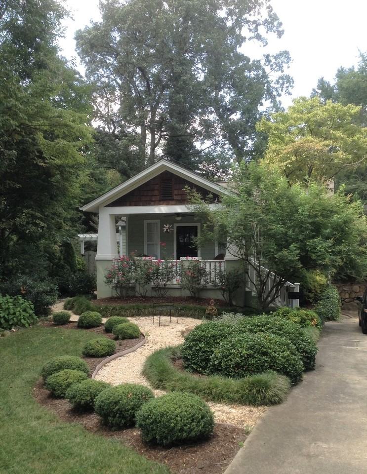 2461 Lyndhurst Ave - Photo 2 of 50