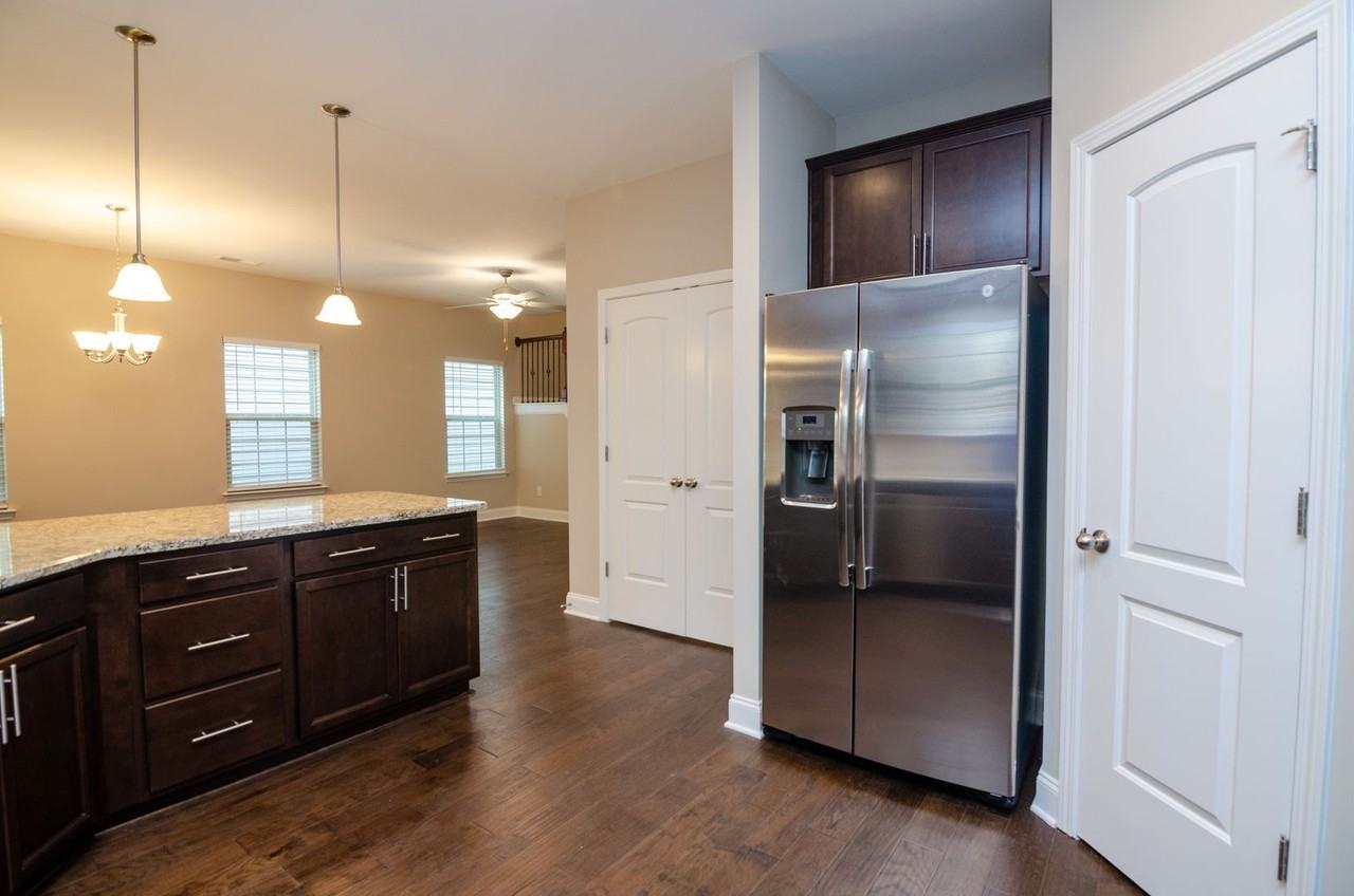 2045 Moultrie Cir - Photo 3 of 23