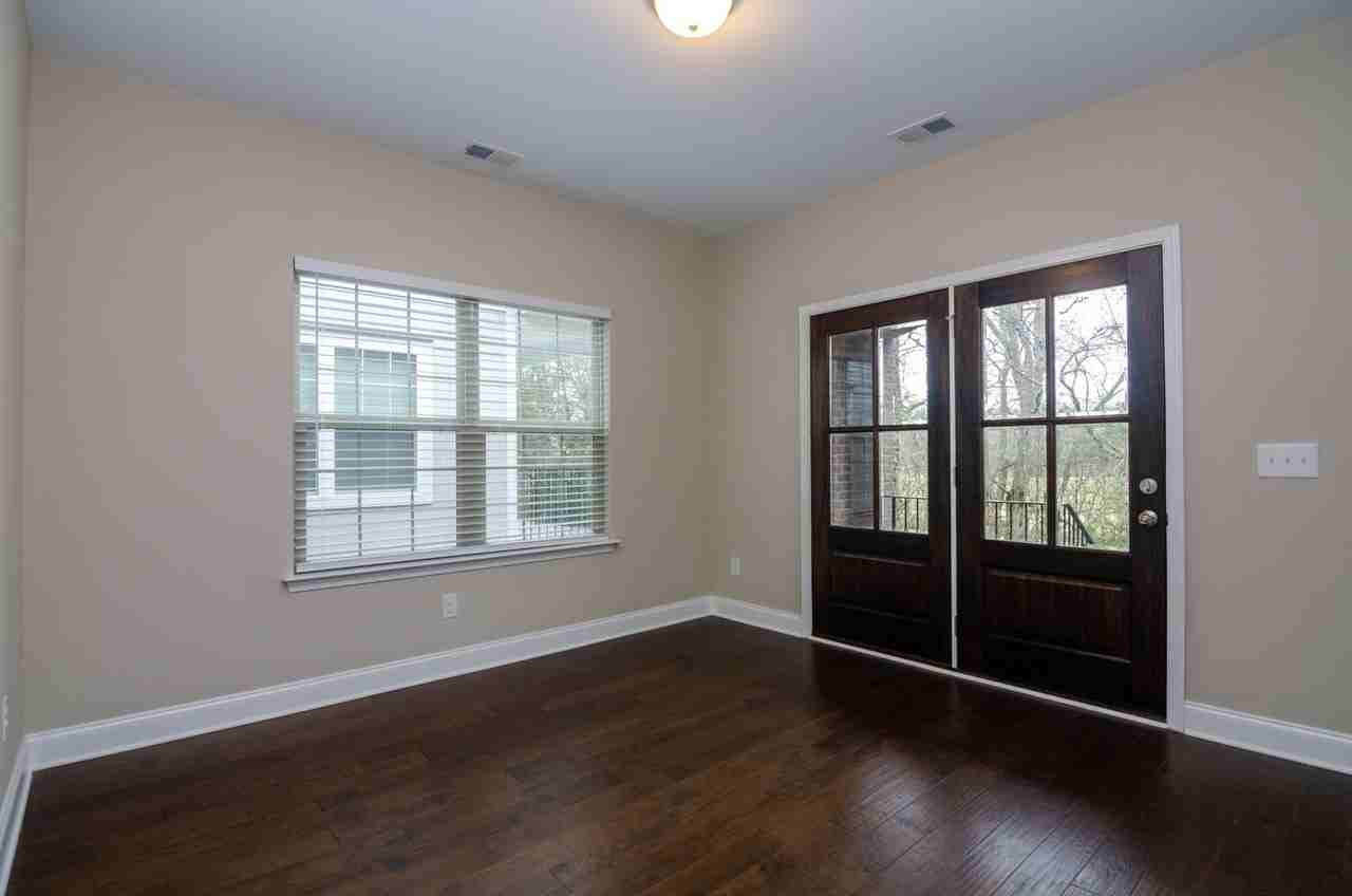 2045 Moultrie Cir - Photo 5 of 23