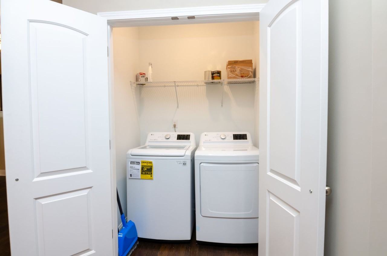 2045 Moultrie Cir - Photo 7 of 23