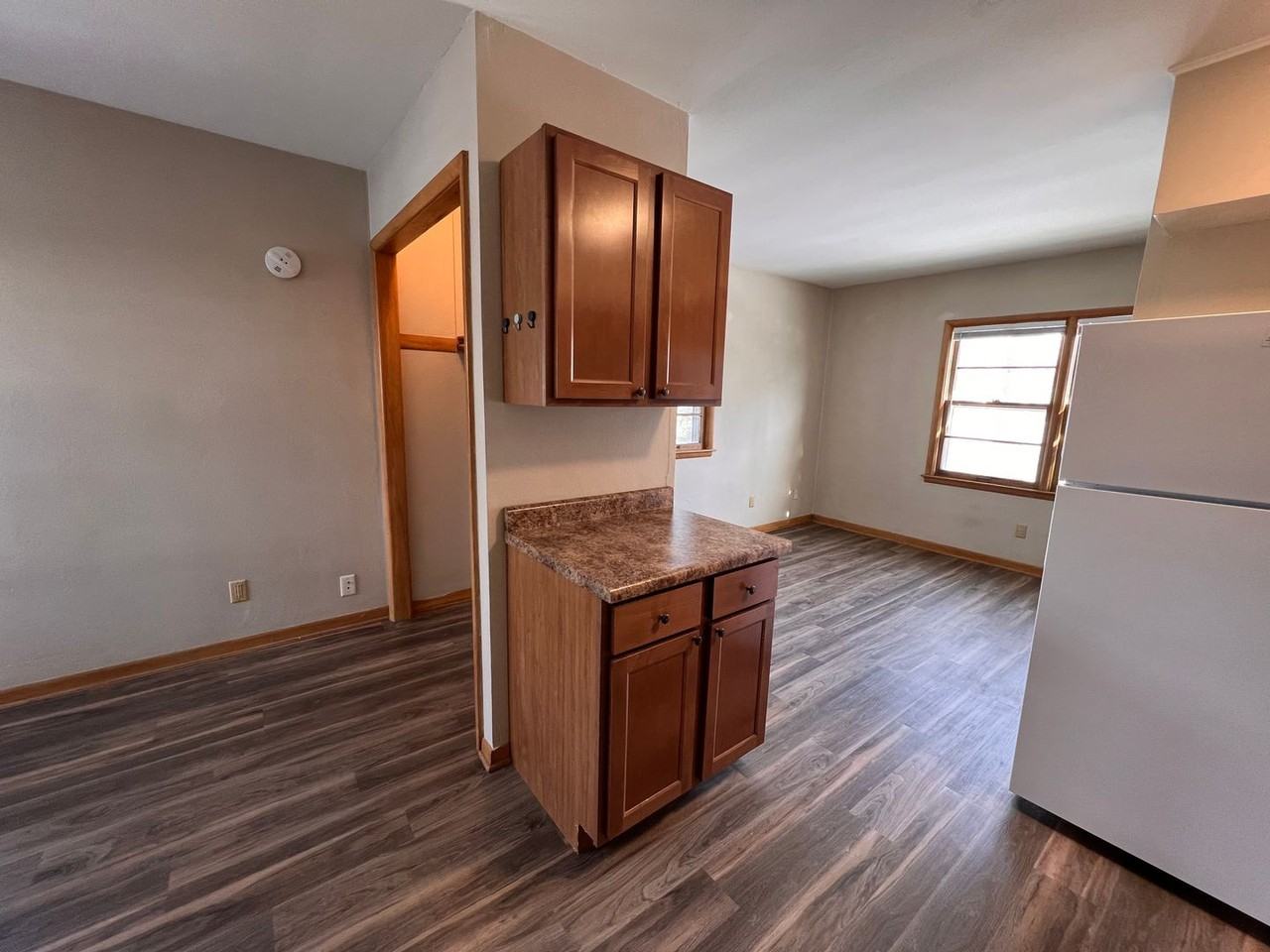633 Walnut St - Photo 3 of 11