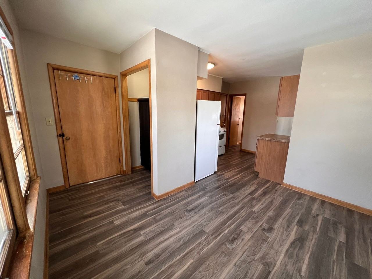 633 Walnut St - Photo 4 of 11