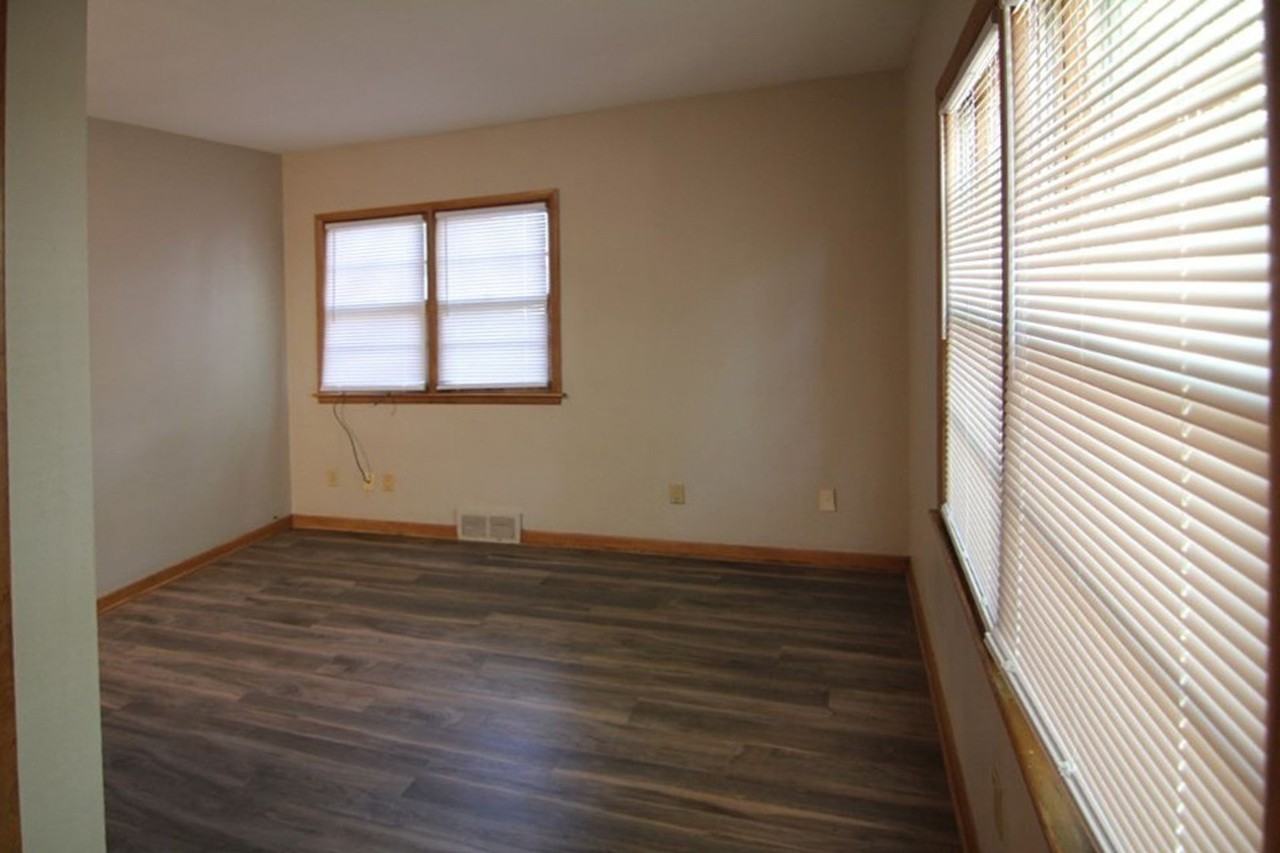 633 Walnut St - Photo 5 of 11