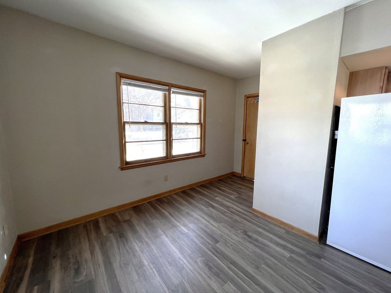 633 Walnut St - Photo 6 of 11