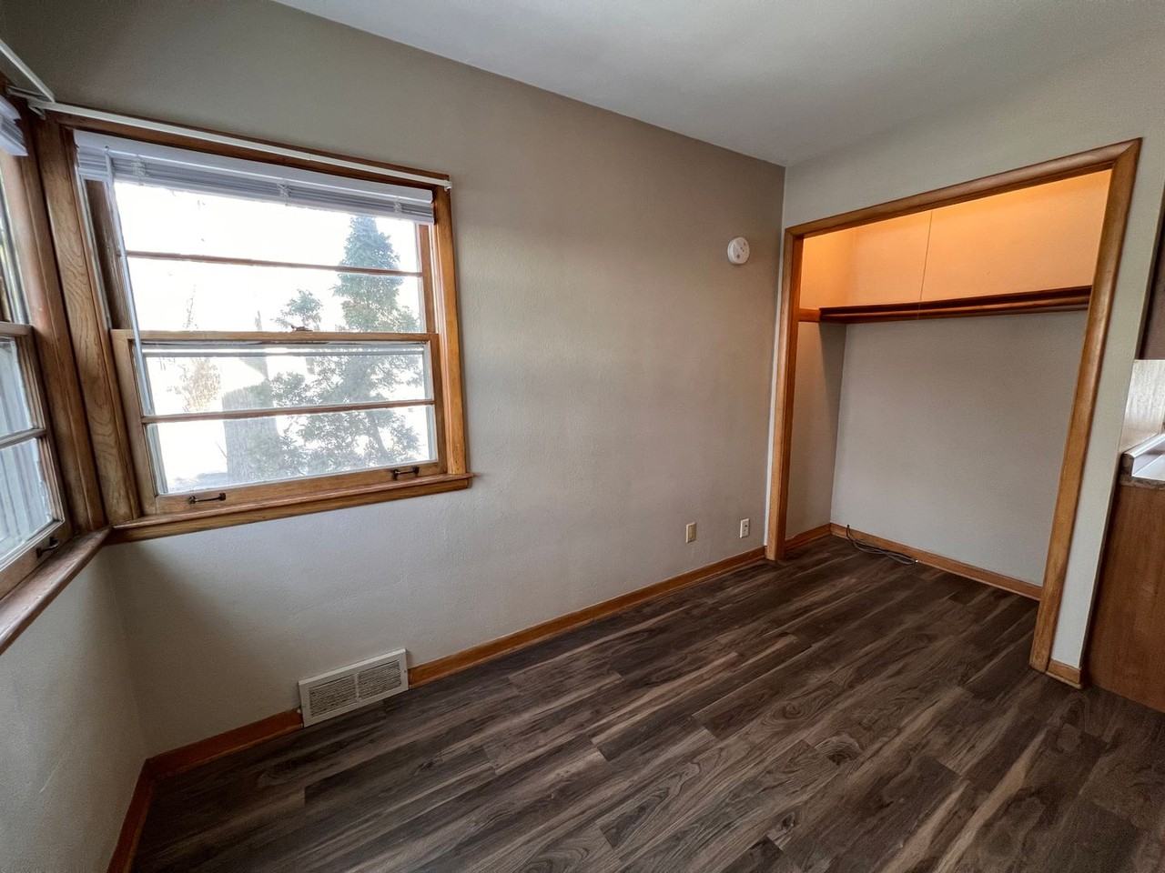 633 Walnut St - Photo 7 of 11