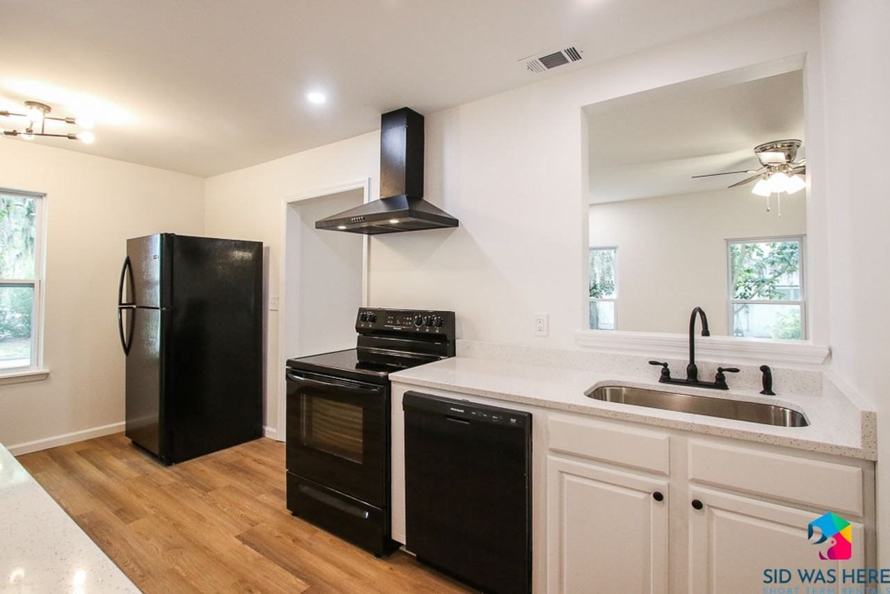 1105 E 69th St - Photo 2 of 35
